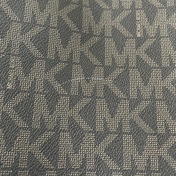 Michael Kors leather bag - Picture 7 of 10